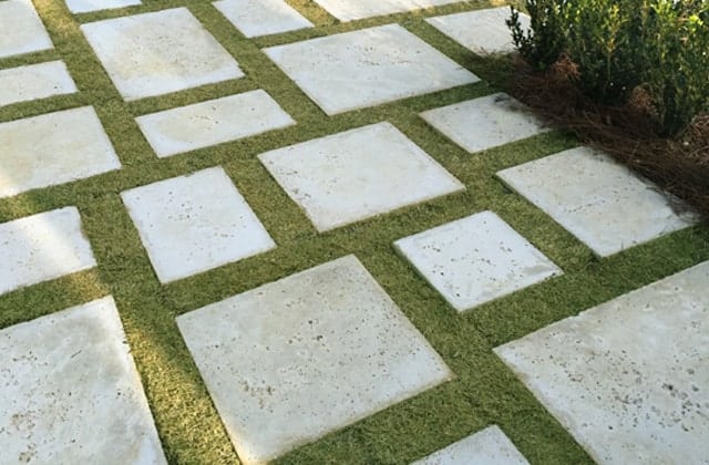 Peacock Pavers' landscape pavers in "Rice White"